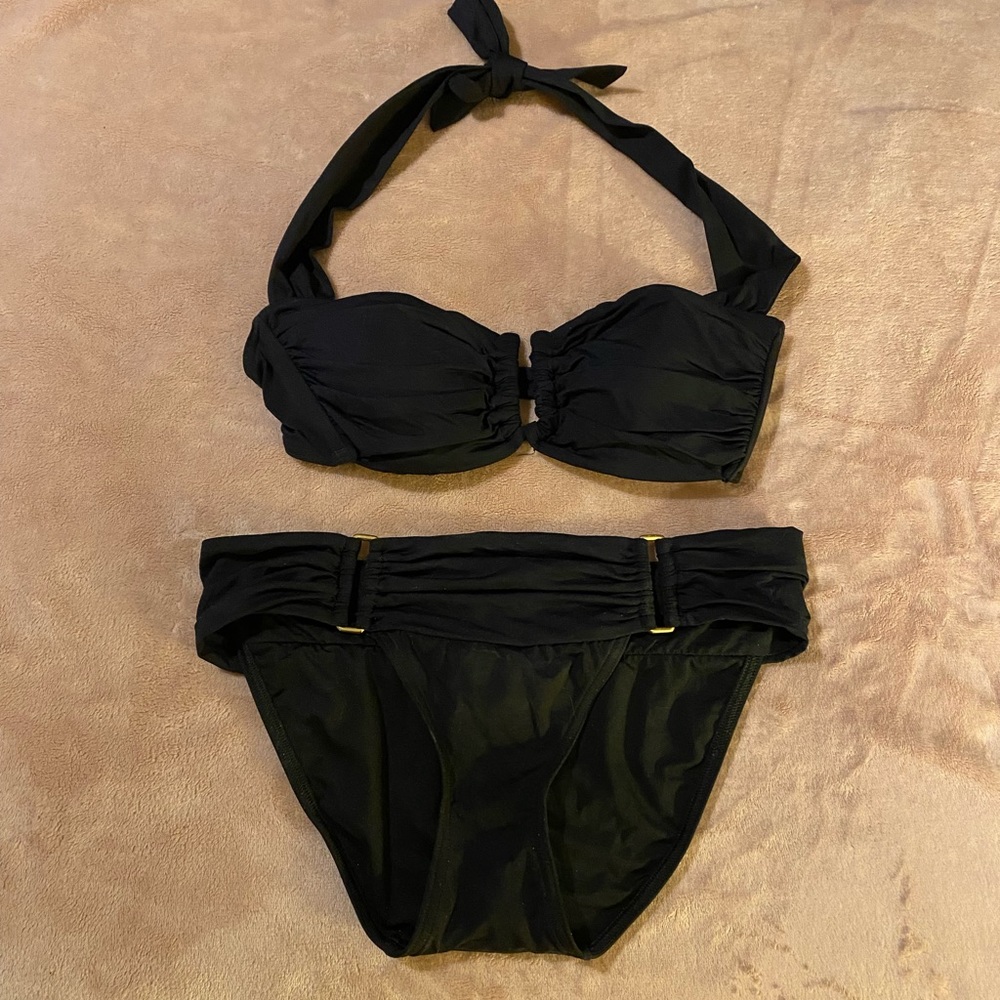 EUC VS black bikini 👙
